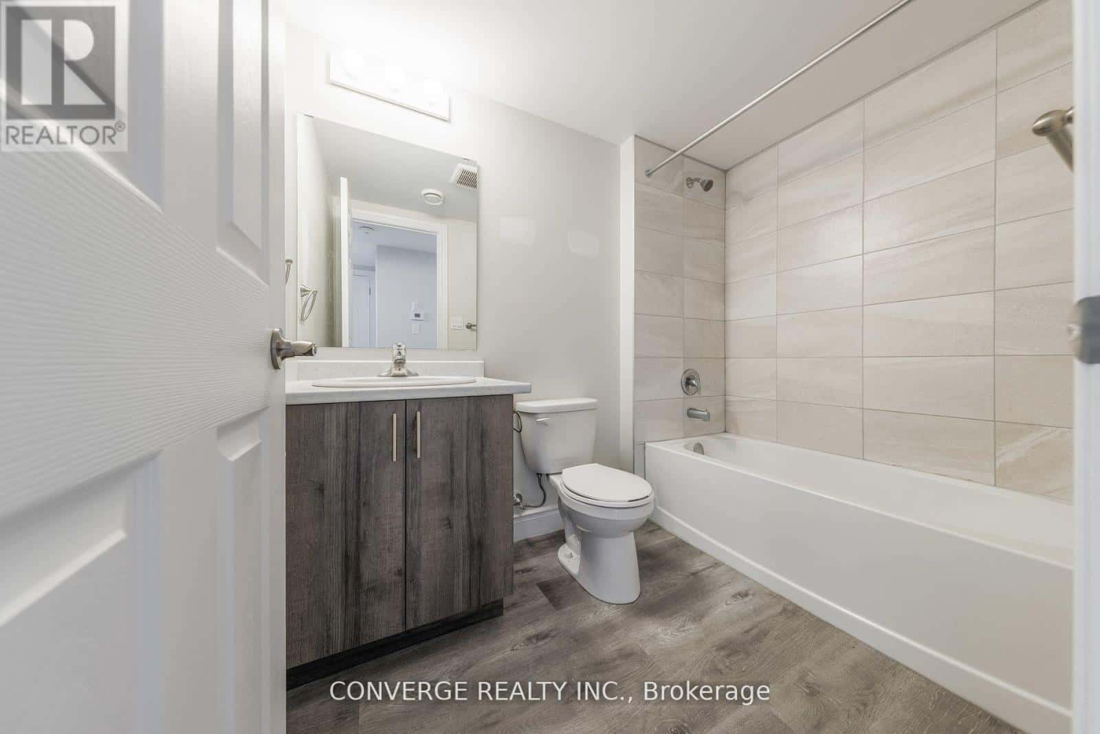 LOWER - 79 HOGARTH STREET — Oshawa (Central), Ontario - Photo 4 of 6