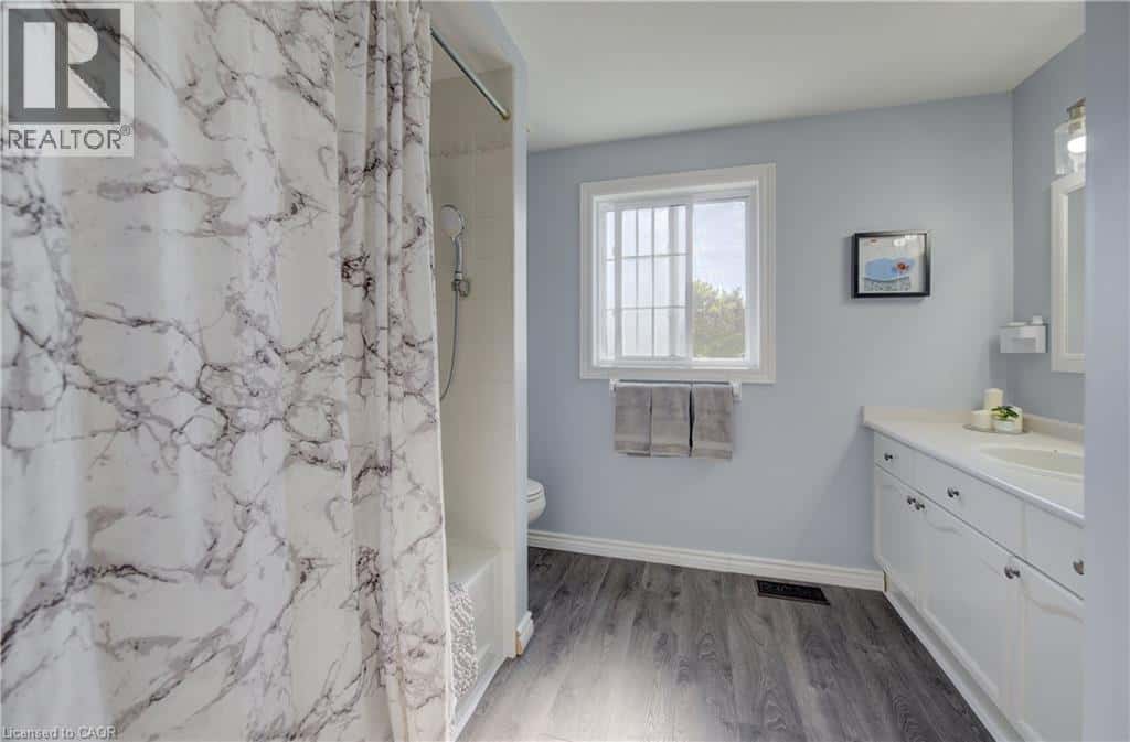 36 ROBERTSON Street — Fergus, Ontario - Photo 3 of 33