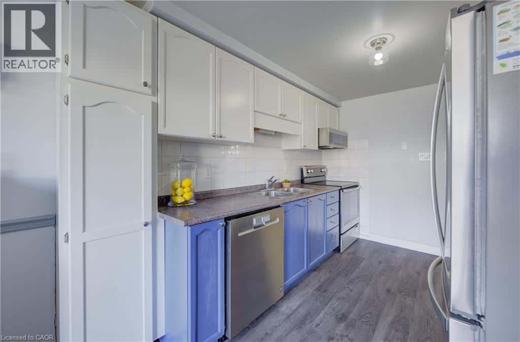 36 ROBERTSON Street — Fergus, Ontario - Photo 5 of 33