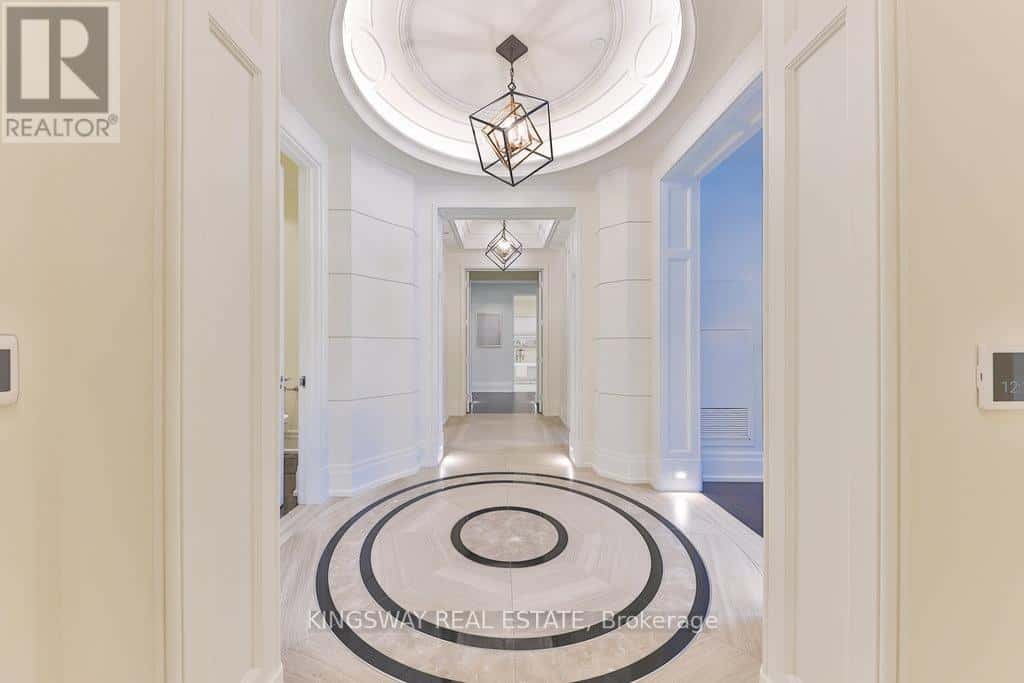 203 - 300 RANDALL STREET — Oakville (OO Old Oakville), Ontario - Photo 5 of 36