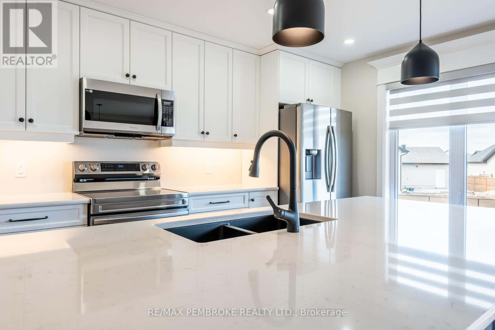 144 CHAD STREET — Petawawa, Ontario - Photo 3 of 74