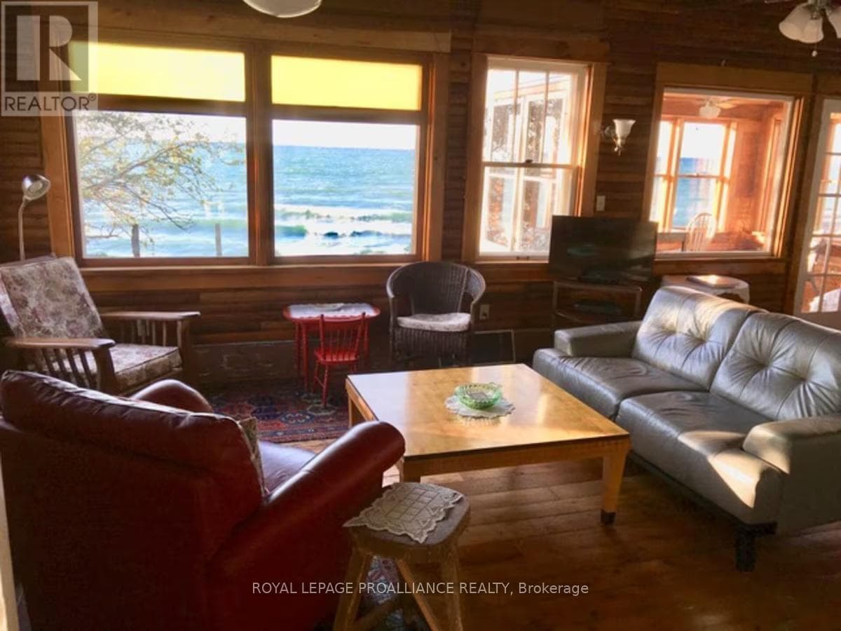 20 WEST STREET - Main photo, Prince Edward County (Wellington), Ontario