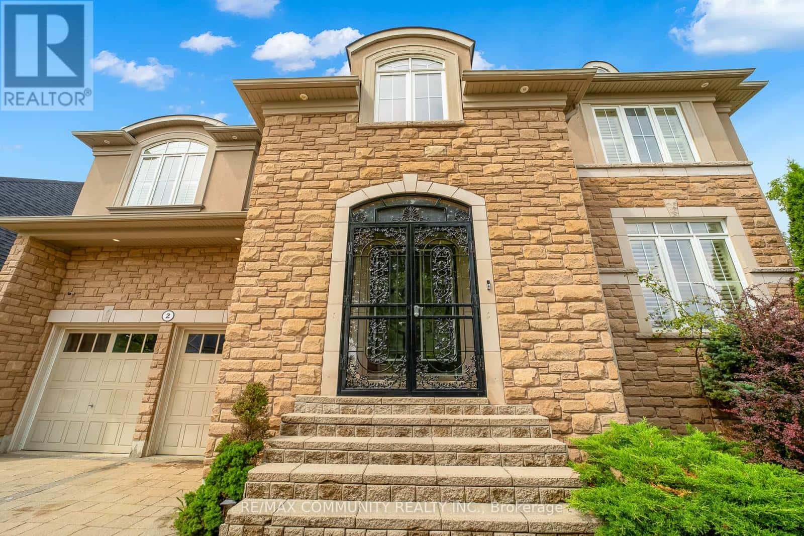 2 DOLBY CRESCENT — Ajax (Northeast Ajax), Ontario - Photo 2 of 50