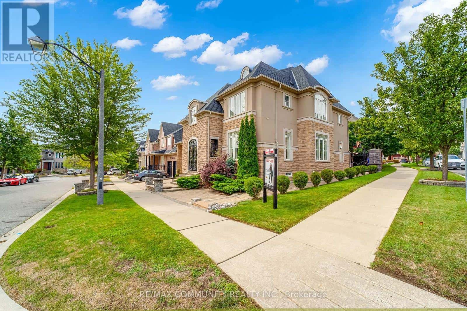 2 DOLBY CRESCENT — Ajax (Northeast Ajax), Ontario - Photo 4 of 50