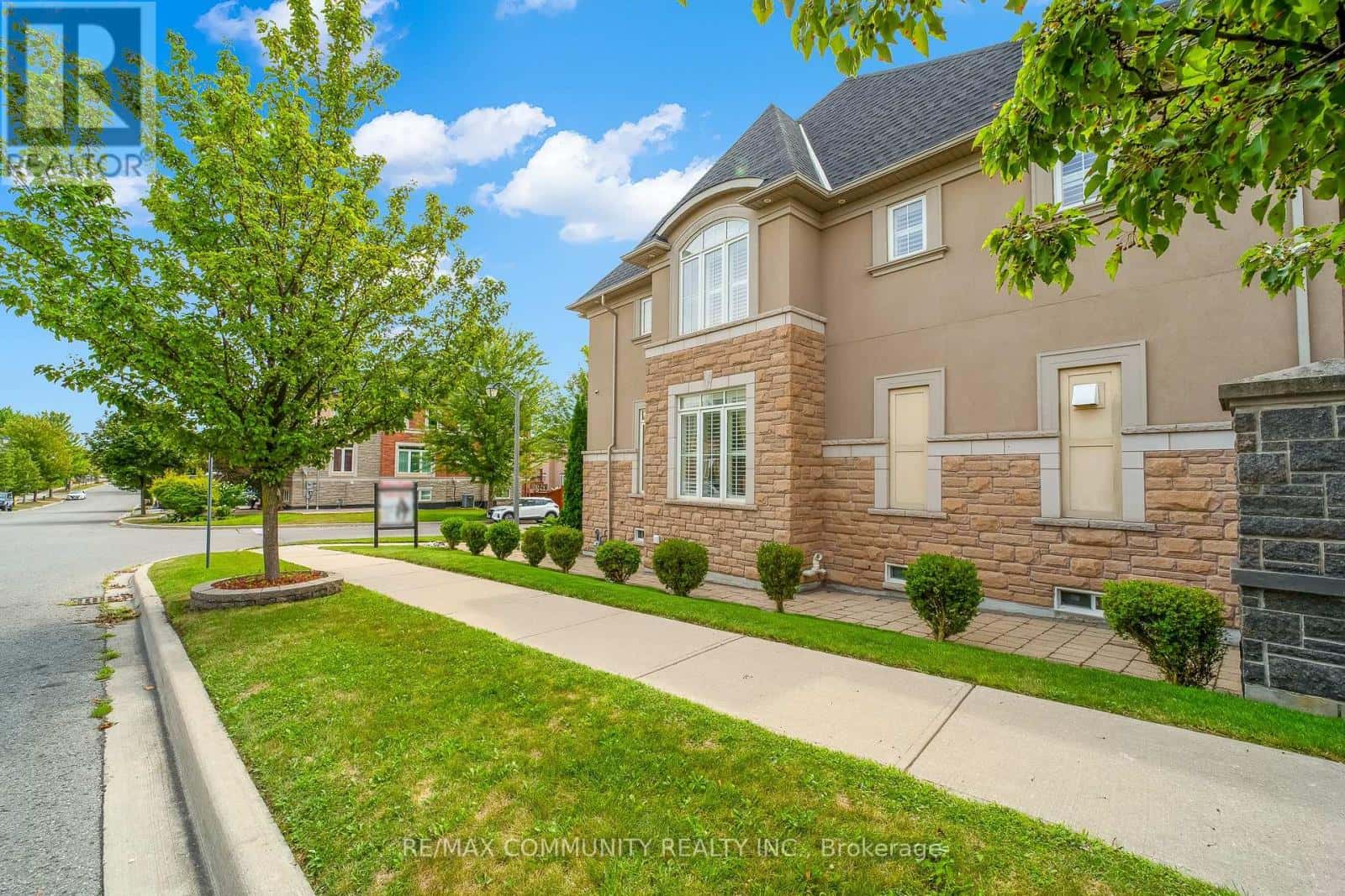 2 DOLBY CRESCENT — Ajax (Northeast Ajax), Ontario - Photo 5 of 50