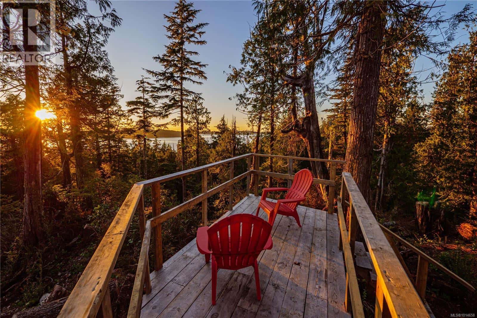 340 Tonquin Park Rd — Tofino, British Columbia - Photo 2 of 16