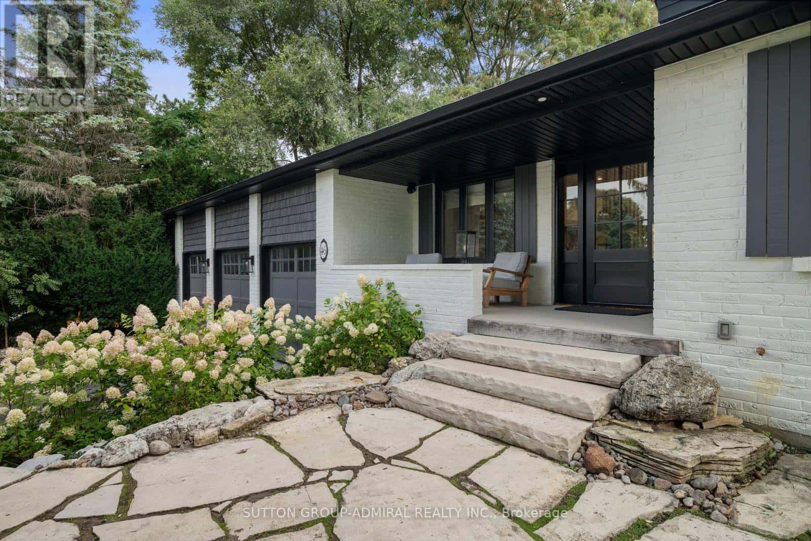 46 MUNSHAW COURT — King (Pottageville), Ontario - Photo 2 of 48