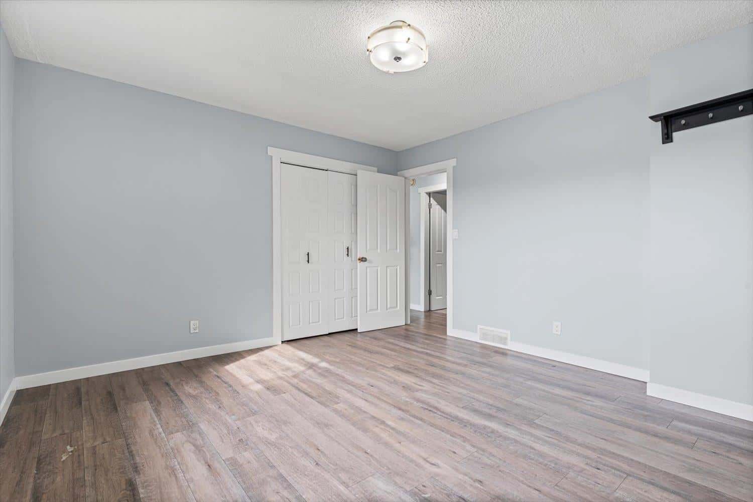 6050 GLENMORE DRIVE, Sardis South — Sardis, British Columbia - Photo 4 of 40