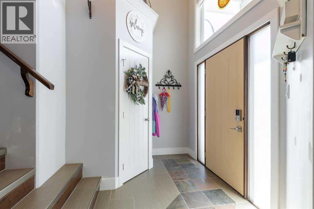 5401 43 Street — Taber, Alberta - Photo 4 of 42