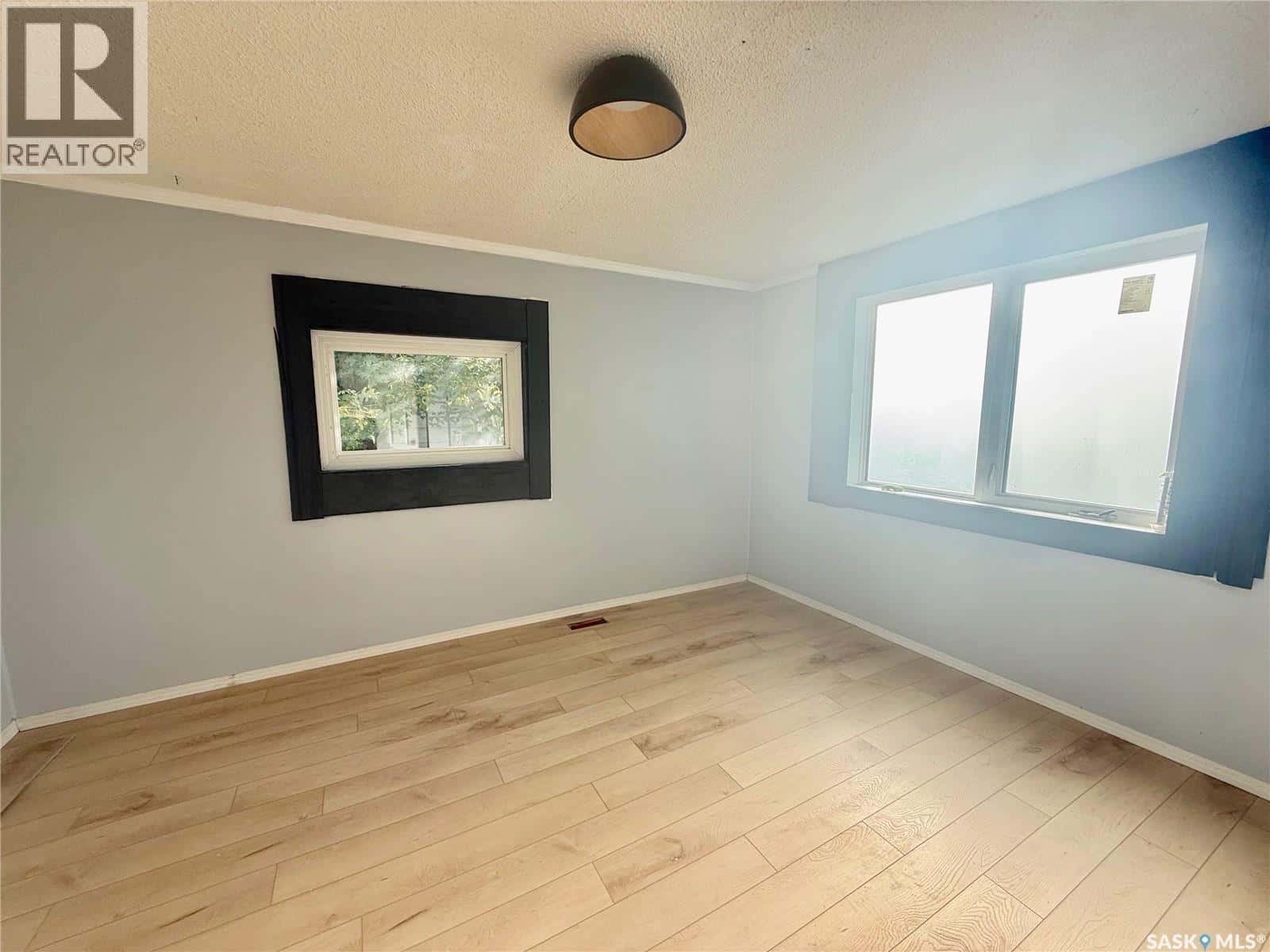 536 6TH STREET — Humboldt, Saskatchewan - Photo 4 of 30