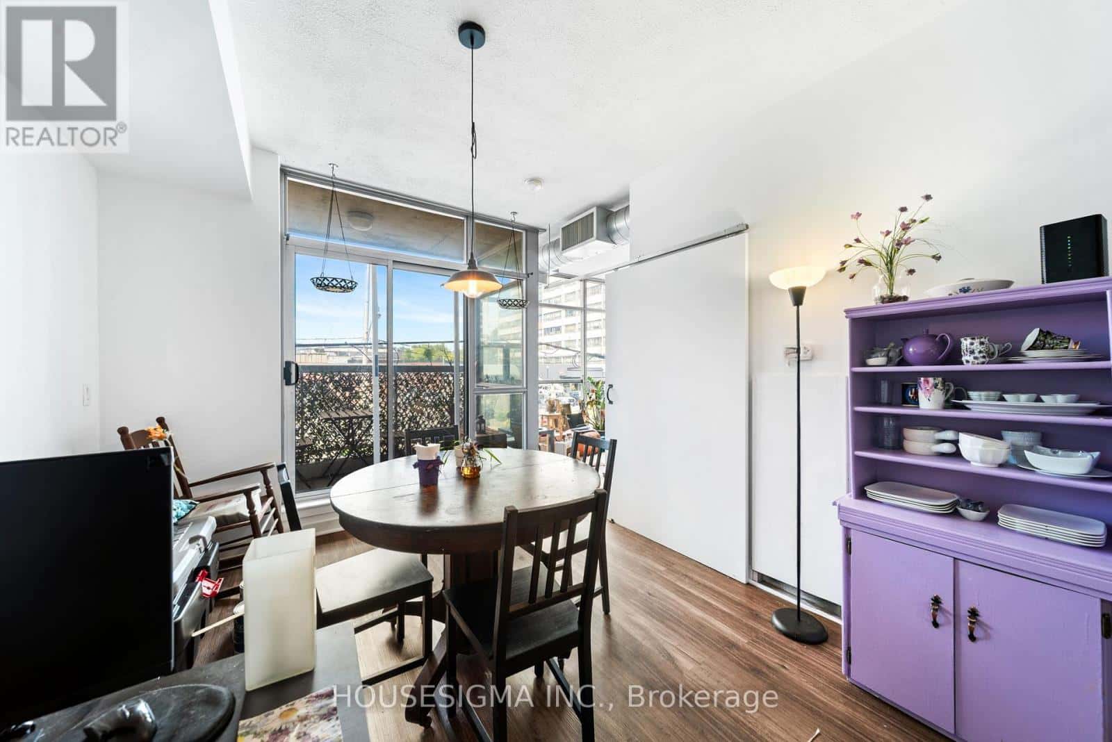 210 - 1375 DUPONT STREET — Toronto (Dovercourt-Wallace Emerson-Junction), Ontario - Photo 5 of 13