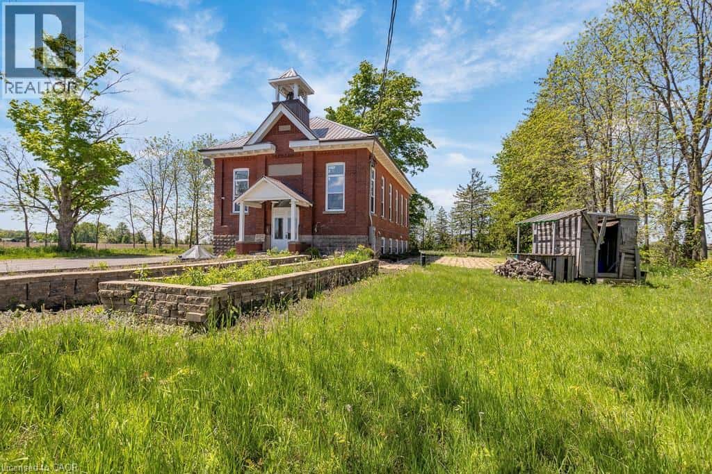 5183 TRUSSLER Road — Ayr, Ontario - Photo 4 of 36