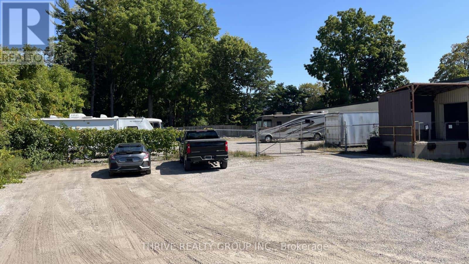 125 VICTORIA STREET — Strathroy-Caradoc (NW), Ontario - Photo 2 of 8