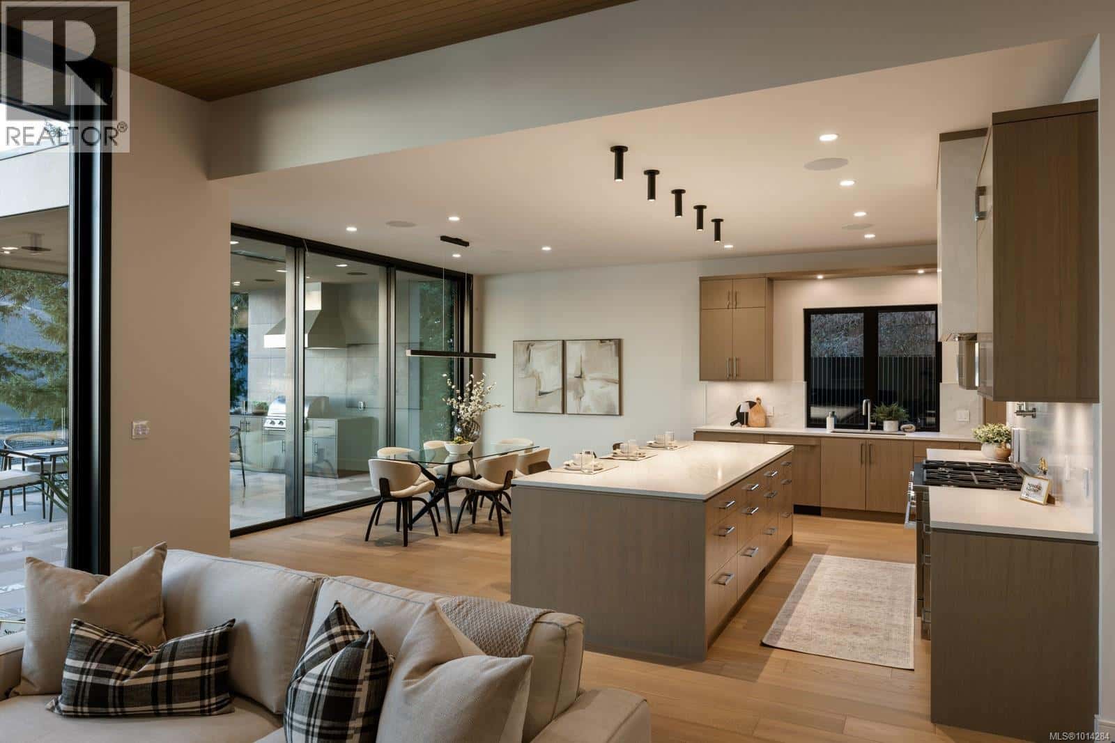 418 Lands End Rd — North Saanich, British Columbia - Photo 4 of 52