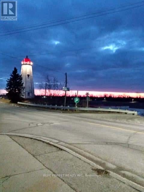 23 WELLINGTON STREET — Bayham (Port Burwell), Ontario - Photo 2 of 25