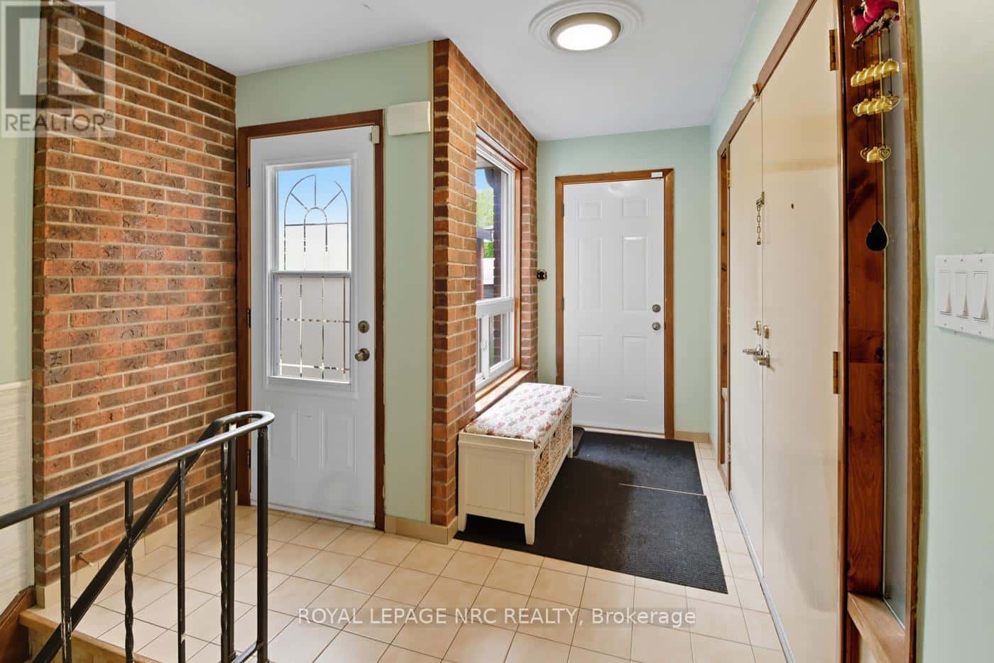 6568 RIALL STREET — Niagara Falls (Stamford), Ontario - Photo 4 of 30