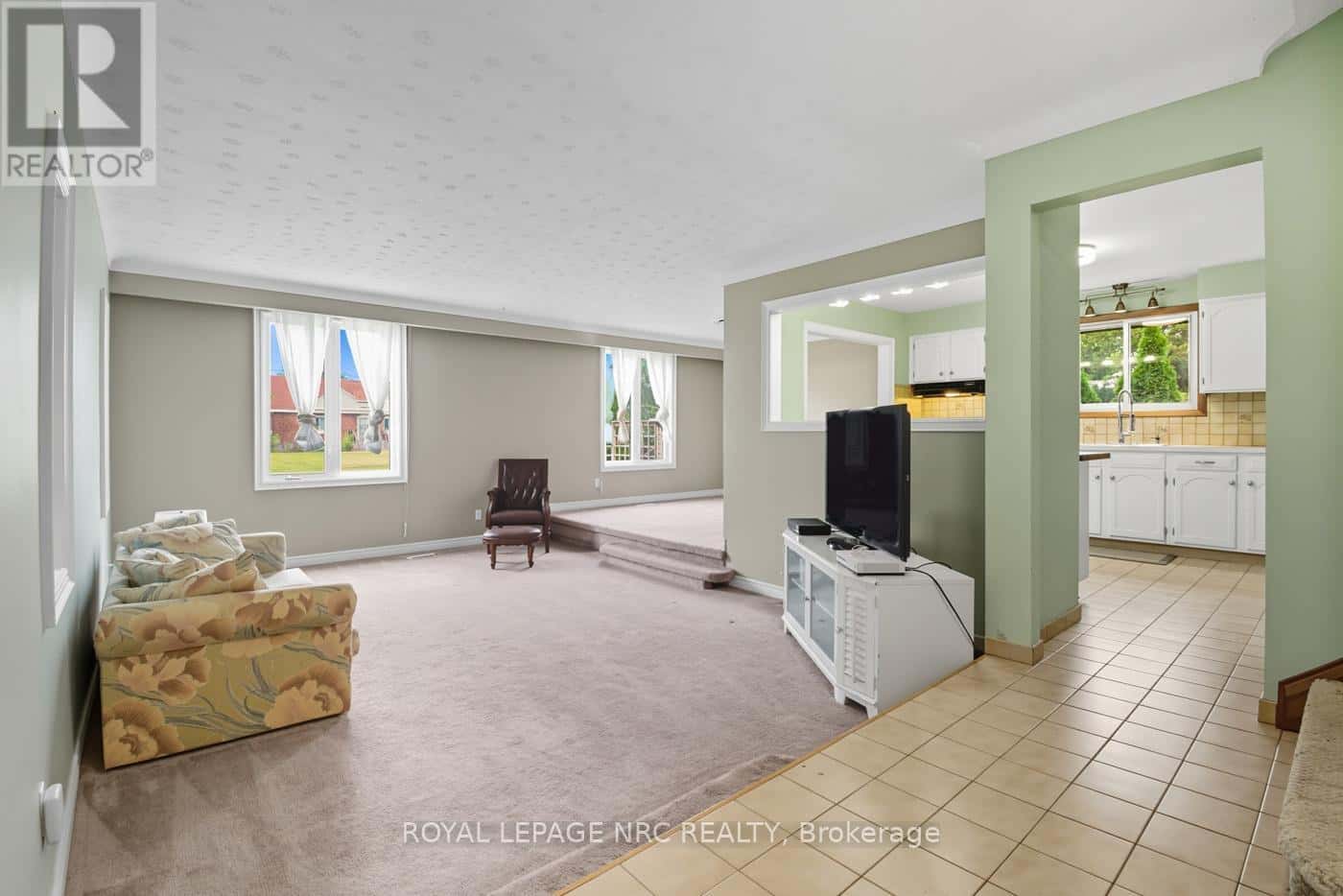 6568 RIALL STREET — Niagara Falls (Stamford), Ontario - Photo 5 of 30