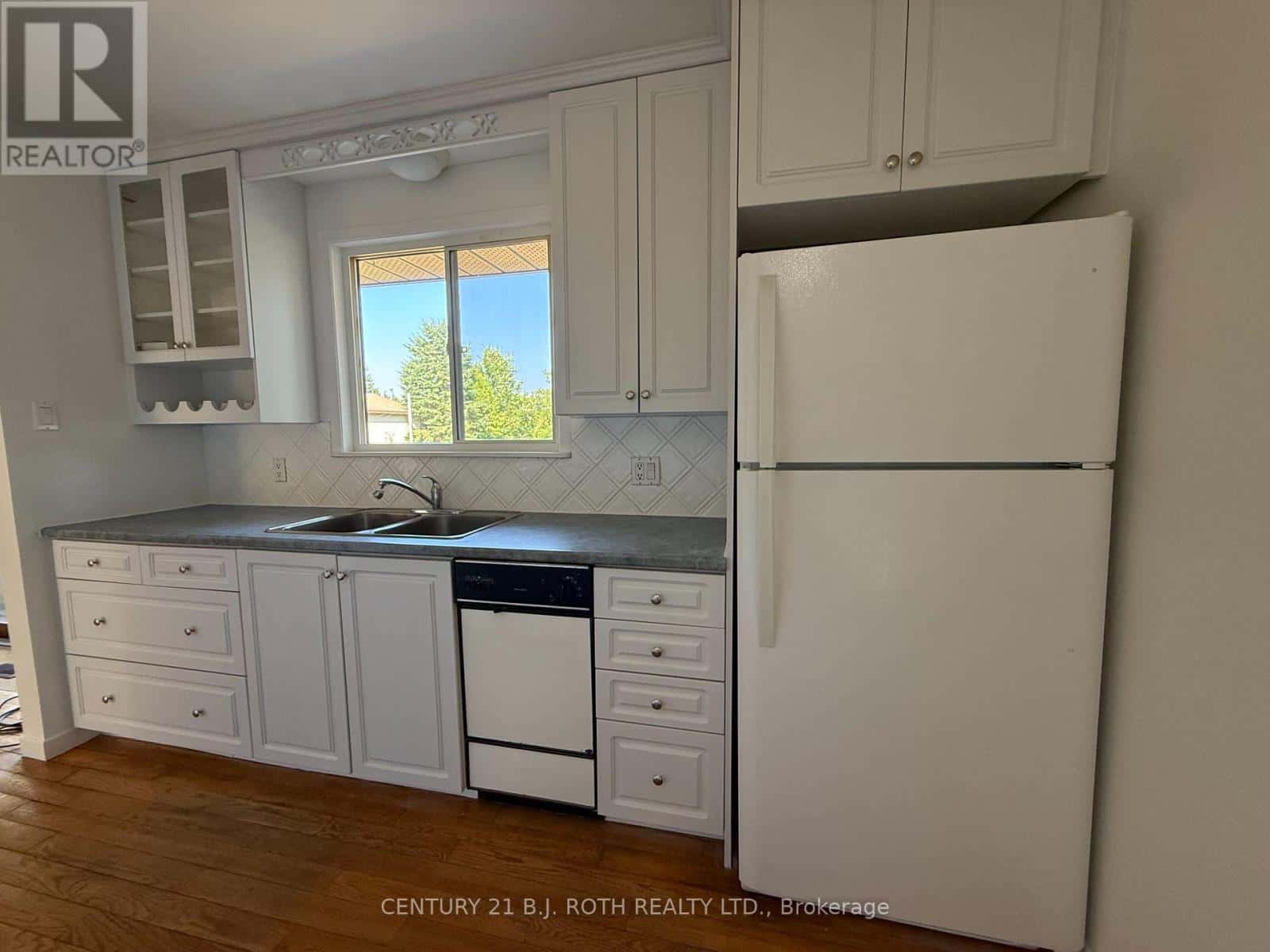 19 FINLAY MILL ROAD — Springwater (Midhurst), Ontario - Photo 5 of 26