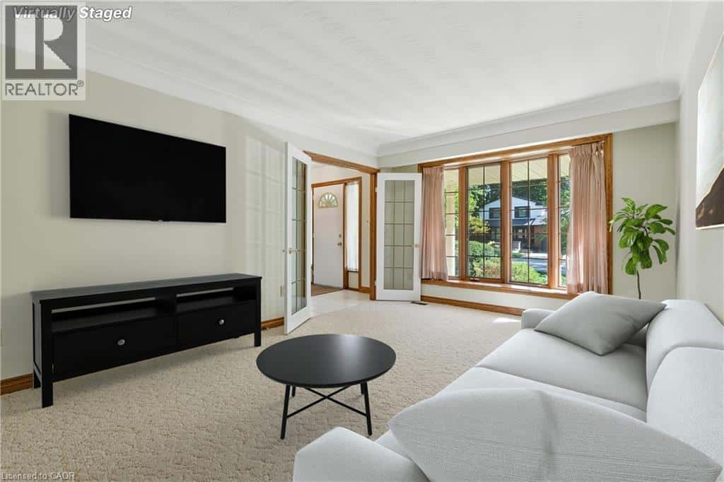 32 DEERPARK Crescent — Fonthill, Ontario - Photo 5 of 36