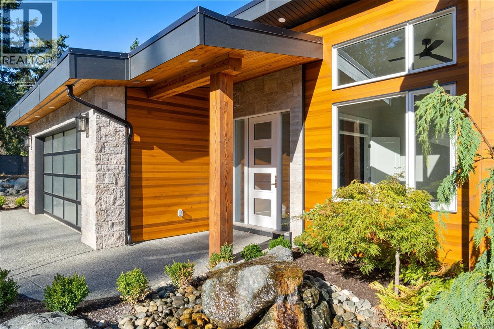 1017 Coral Pl — French Creek, British Columbia - Main photo