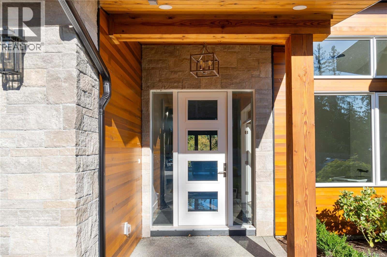 1017 Coral Pl — French Creek, British Columbia - Photo 2 of 65