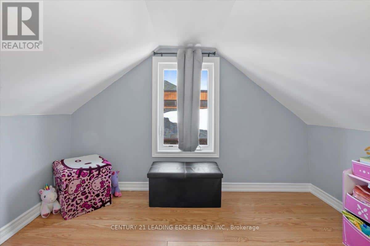 40 ST PATRICK STREET — Kawartha Lakes (Lindsay), Ontario - Photo 3 of 33