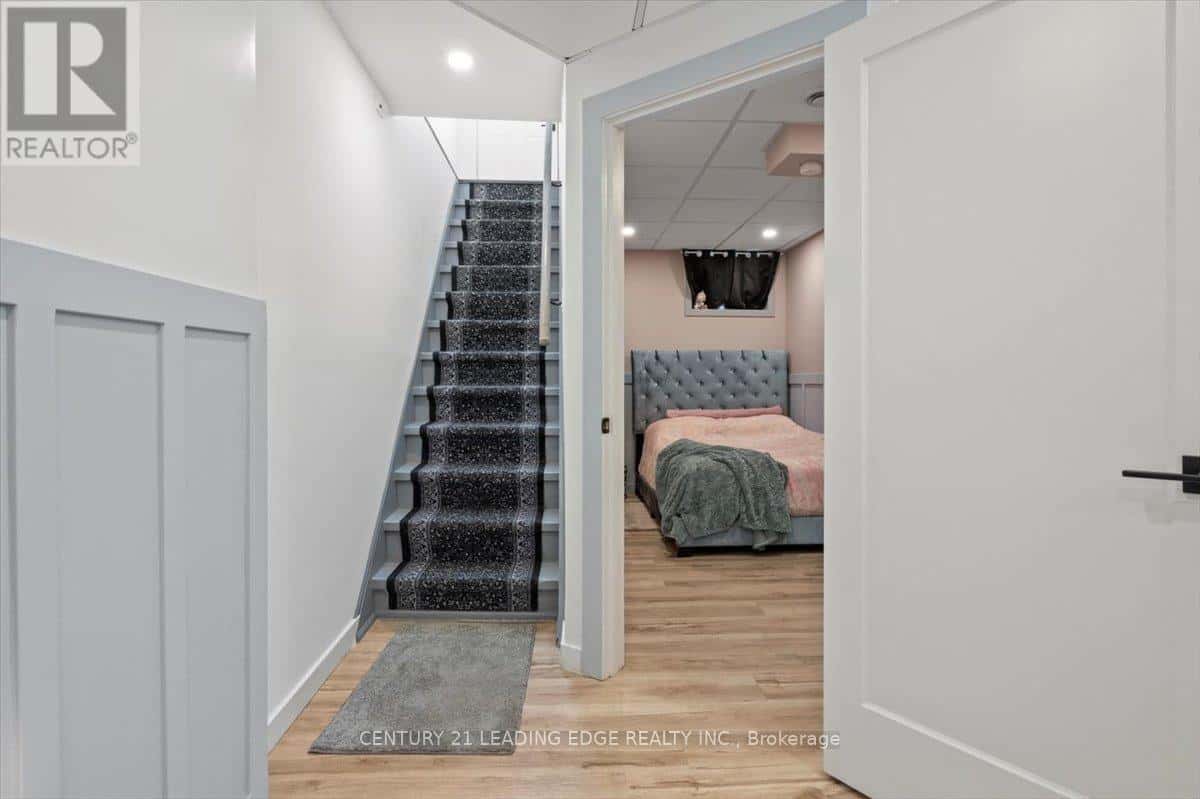 40 ST PATRICK STREET — Kawartha Lakes (Lindsay), Ontario - Photo 5 of 33