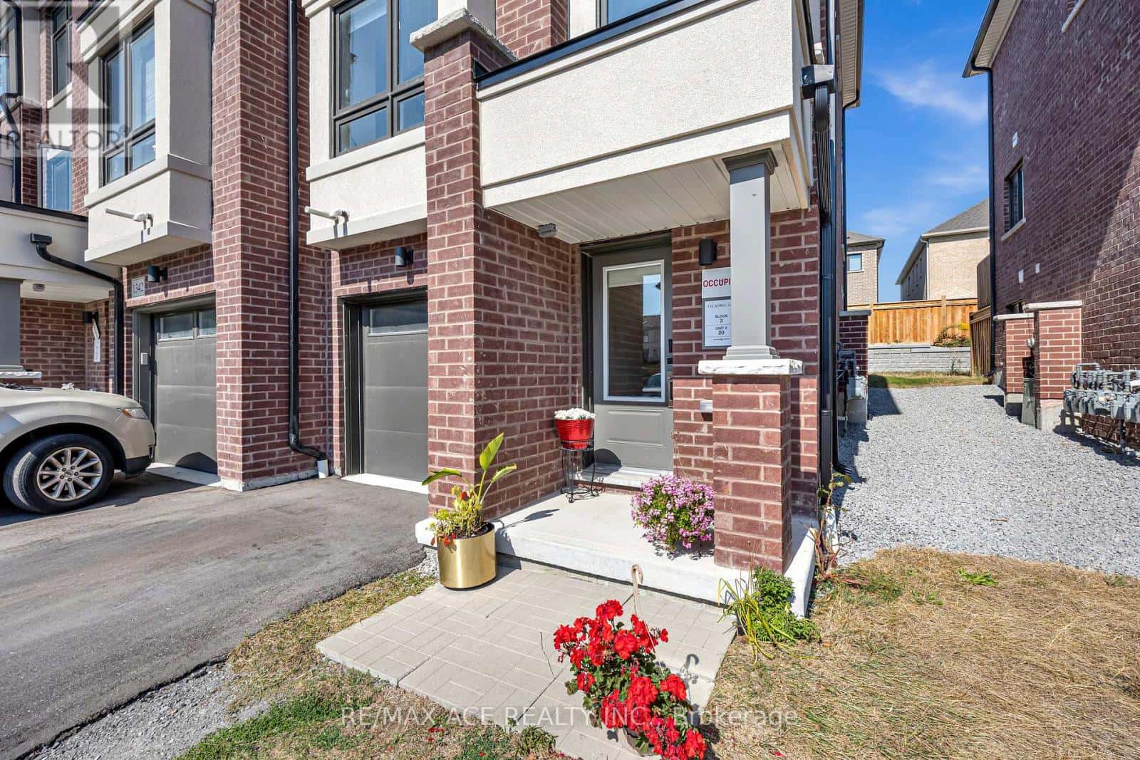 1344 BRADENTON PATH — Oshawa (Eastdale), Ontario - Photo 2 of 32