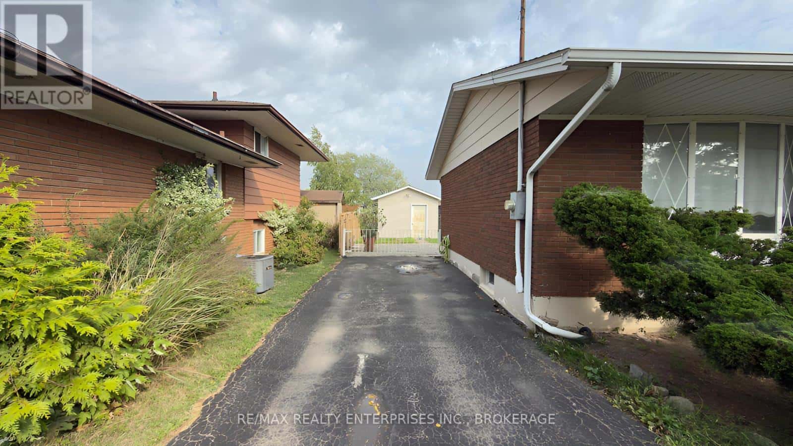 987 STEELE STREET — Port Colborne (Main Street), Ontario - Photo 4 of 39