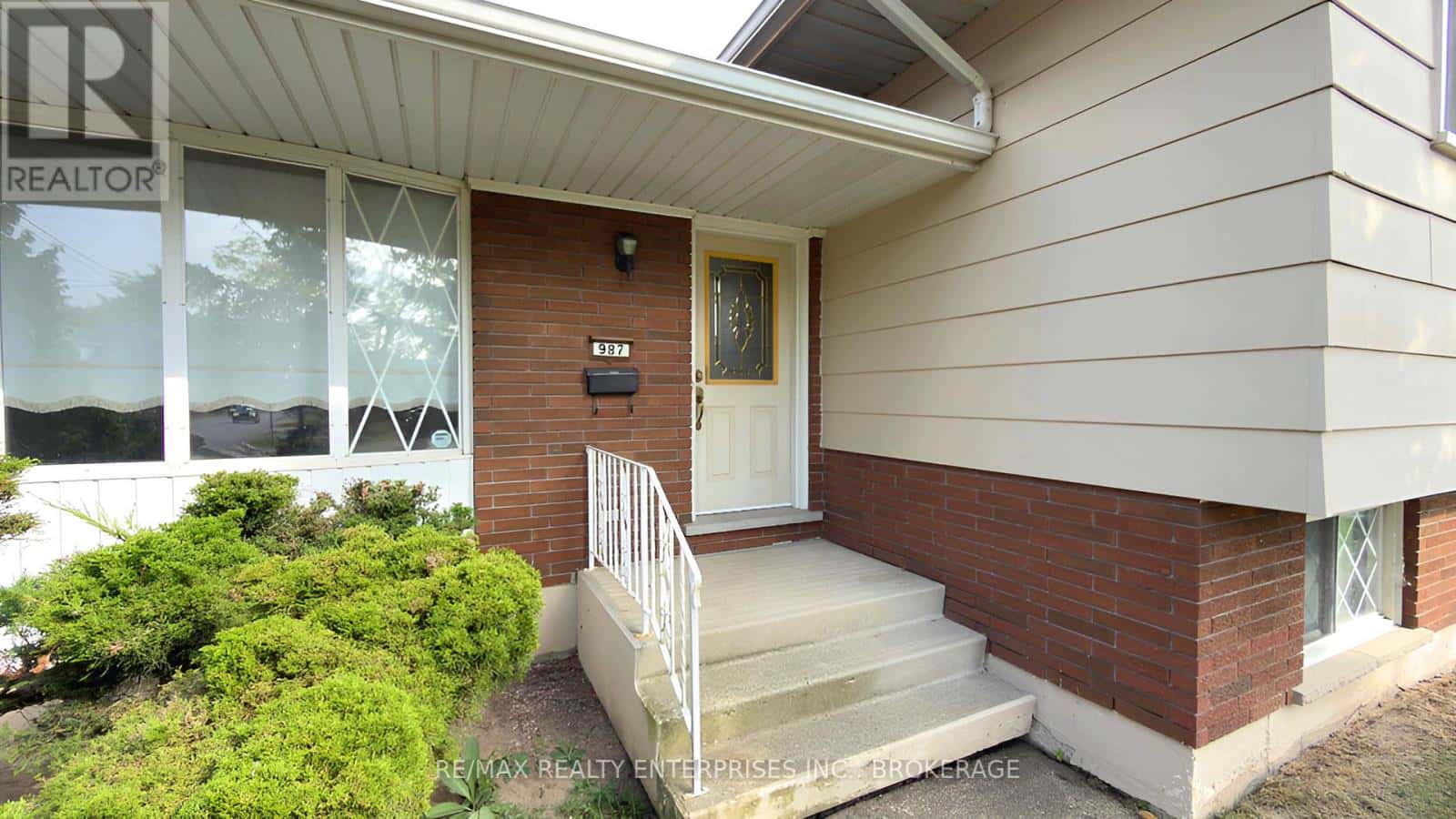 987 STEELE STREET — Port Colborne (Main Street), Ontario - Photo 5 of 39