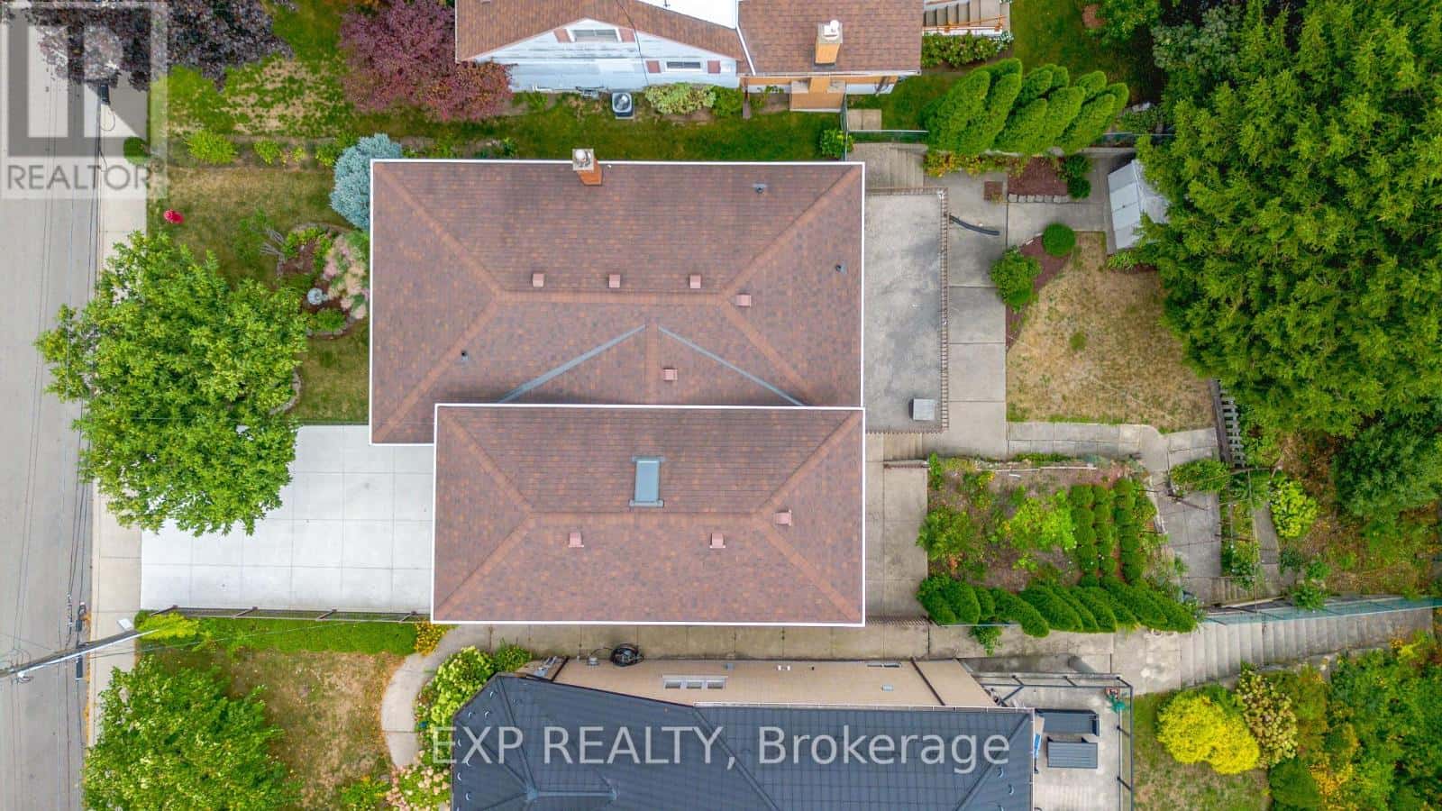 Hamilton (Rosedale), Ontario — Hamilton (Rosedale), Ontario - Photo 4 of 48