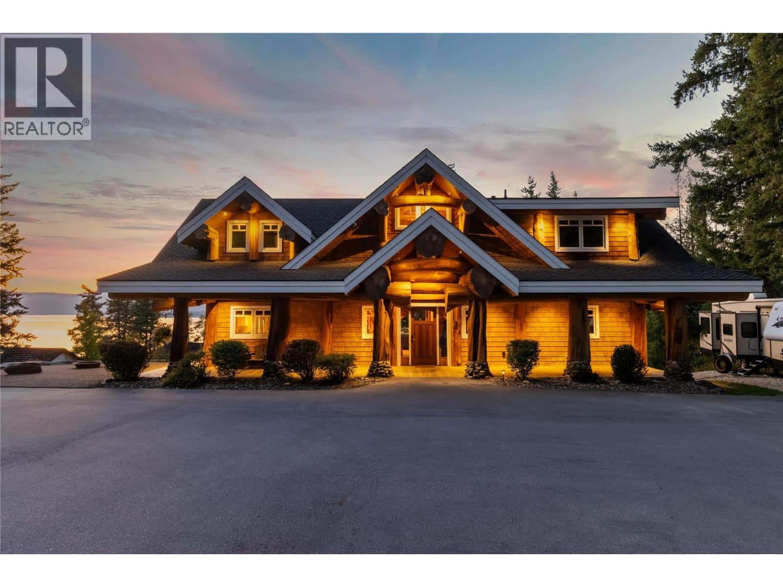 1897 Blind Bay Road — Sorrento, British Columbia - Photo 2 of 93