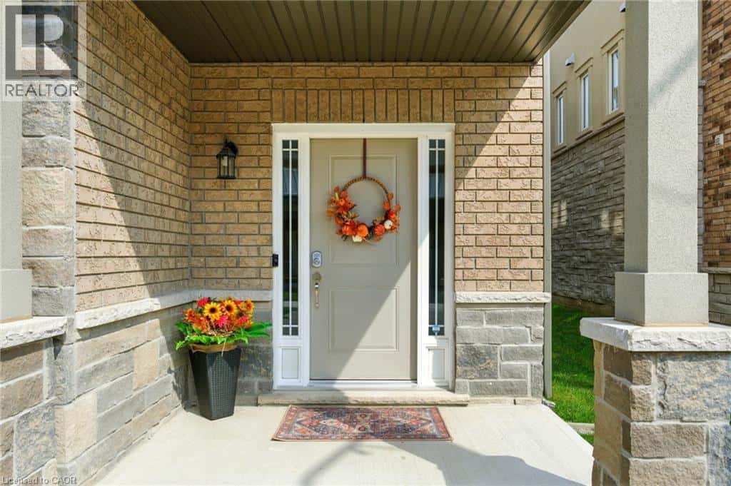 9 LAGUNA VILLAGE Crescent — Hannon, Ontario - Photo 4 of 46