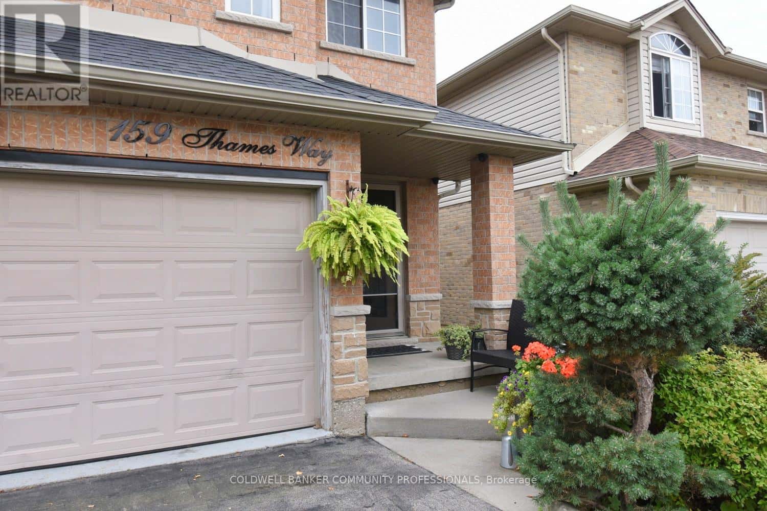 159 THAMES WAY — Hamilton (Mount Hope), Ontario - Photo 5 of 51