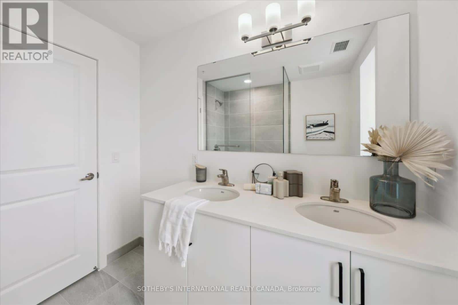 Kawartha Lakes (Fenelon Falls), Ontario — Kawartha Lakes (Fenelon Falls), Ontario - Photo 2 of 38