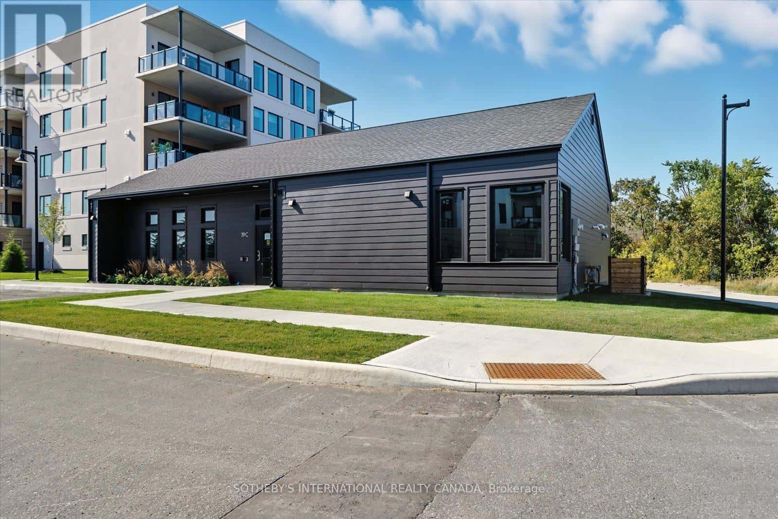 Kawartha Lakes (Fenelon Falls), Ontario — Kawartha Lakes (Fenelon Falls), Ontario - Photo 4 of 38