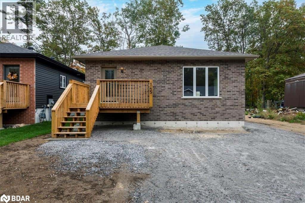 145 PINE Street — Gravenhurst, Ontario - Photo 2 of 28