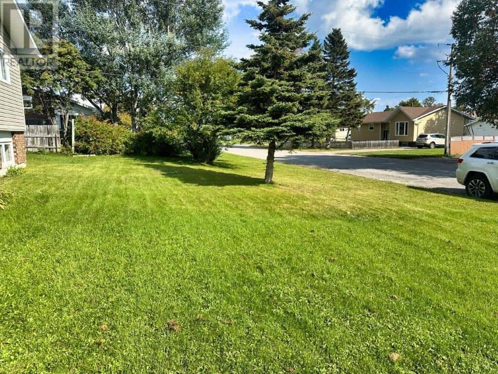 64 Parkway Place — Terrace Bay, Ontario - Photo 2 of 100