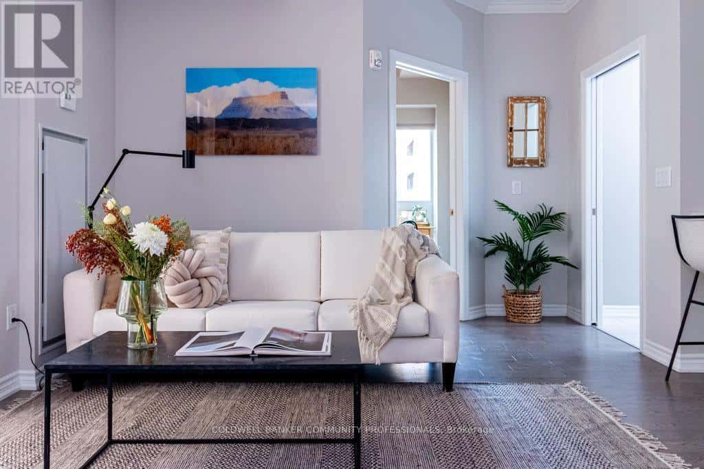 203 - 81 ROBINSON STREET — Hamilton (Durand), Ontario - Photo 2 of 41