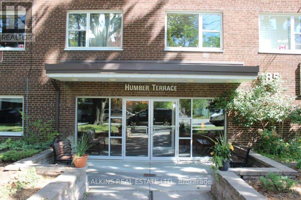 102 - 185 STEPHEN DRIVE — Toronto (Stonegate-Queensway), Ontario - Photo 3 of 21