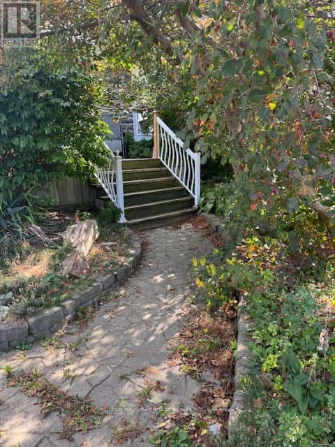 1717 CHARLES STREET — Whitby (Port Whitby), Ontario - Photo 2 of 2