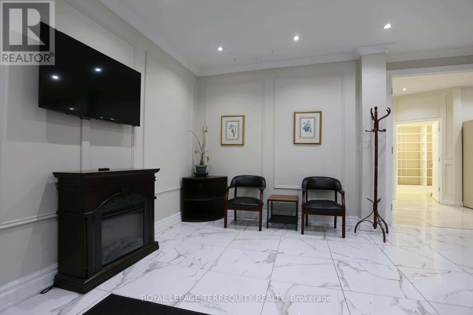 GROUND FLOOR A - 1888 WILSON AVENUE — Toronto (Downsview-Roding-CFB), Ontario - Photo 2 of 20