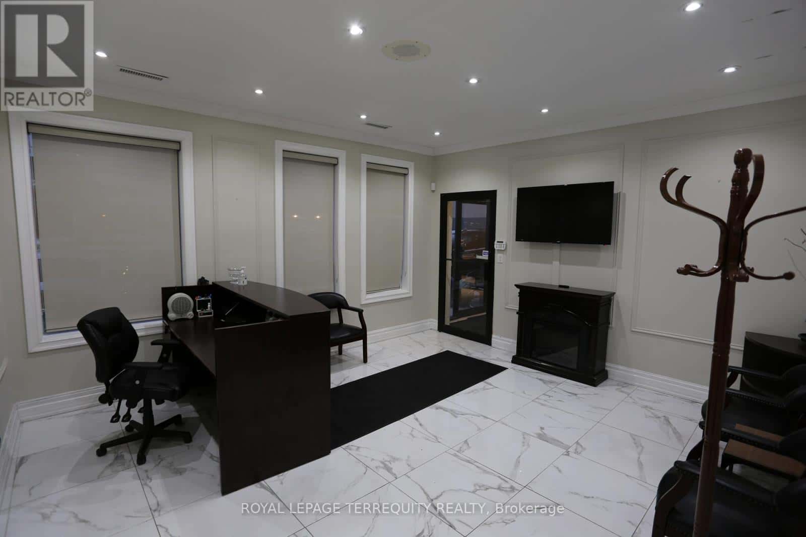 GROUND FLOOR A - 1888 WILSON AVENUE — Toronto (Downsview-Roding-CFB), Ontario - Photo 5 of 20