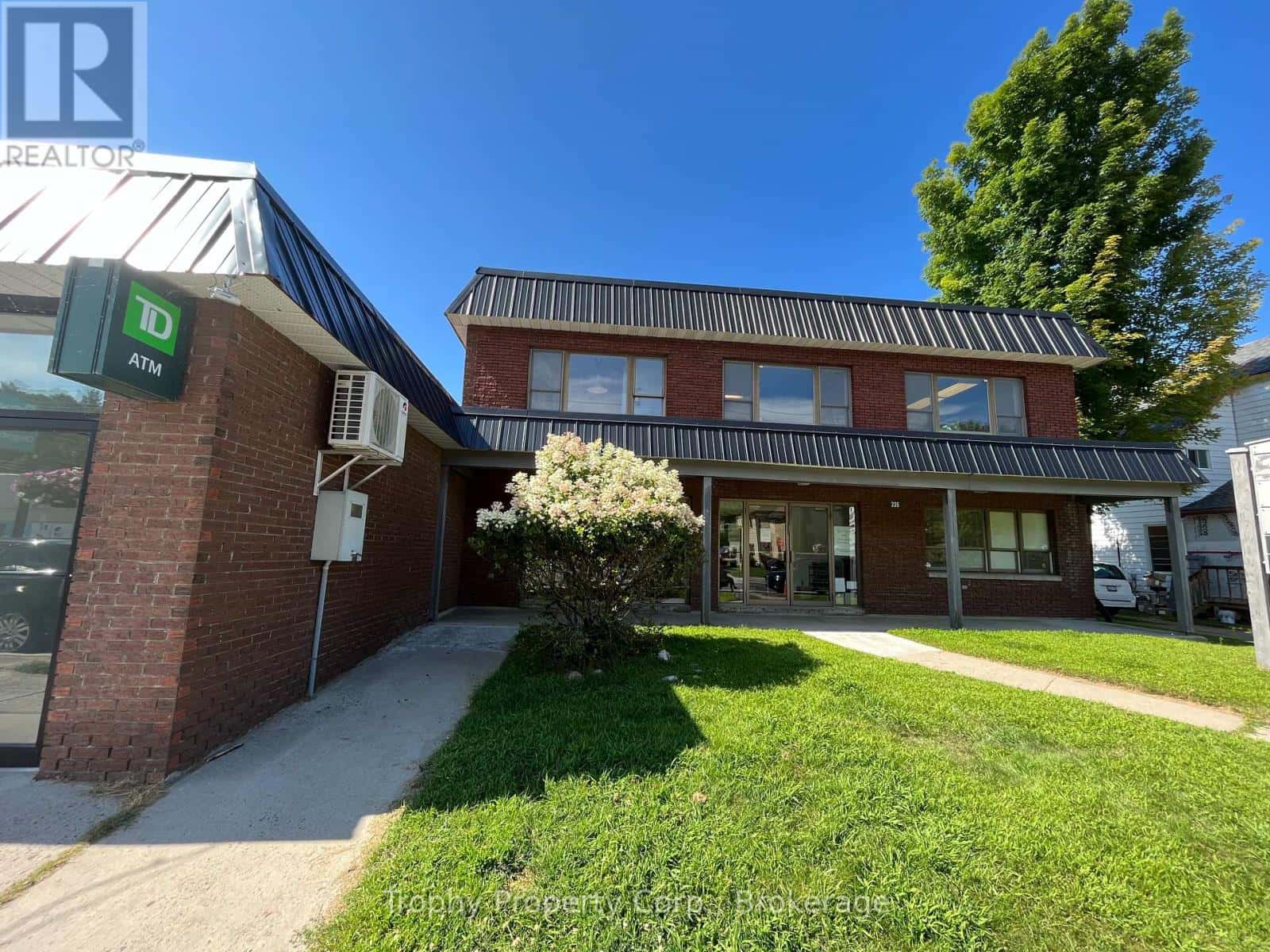 200 - 235 HIGHLAND STREET — Dysart et al (Dysart), Ontario - Photo 2 of 28