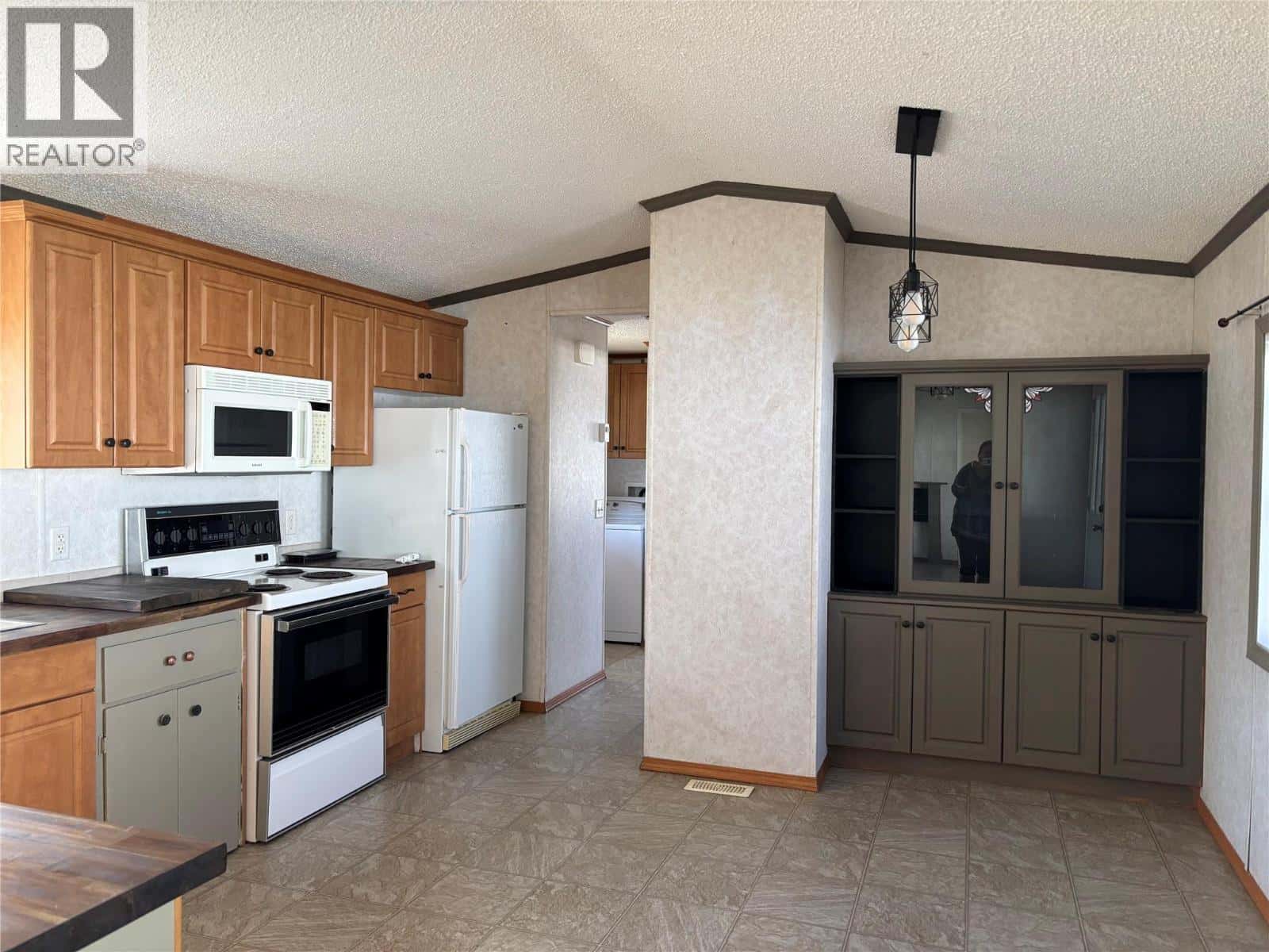 10 Nelson Avenue Unit# 4 — Fruitvale, British Columbia - Photo 4 of 15