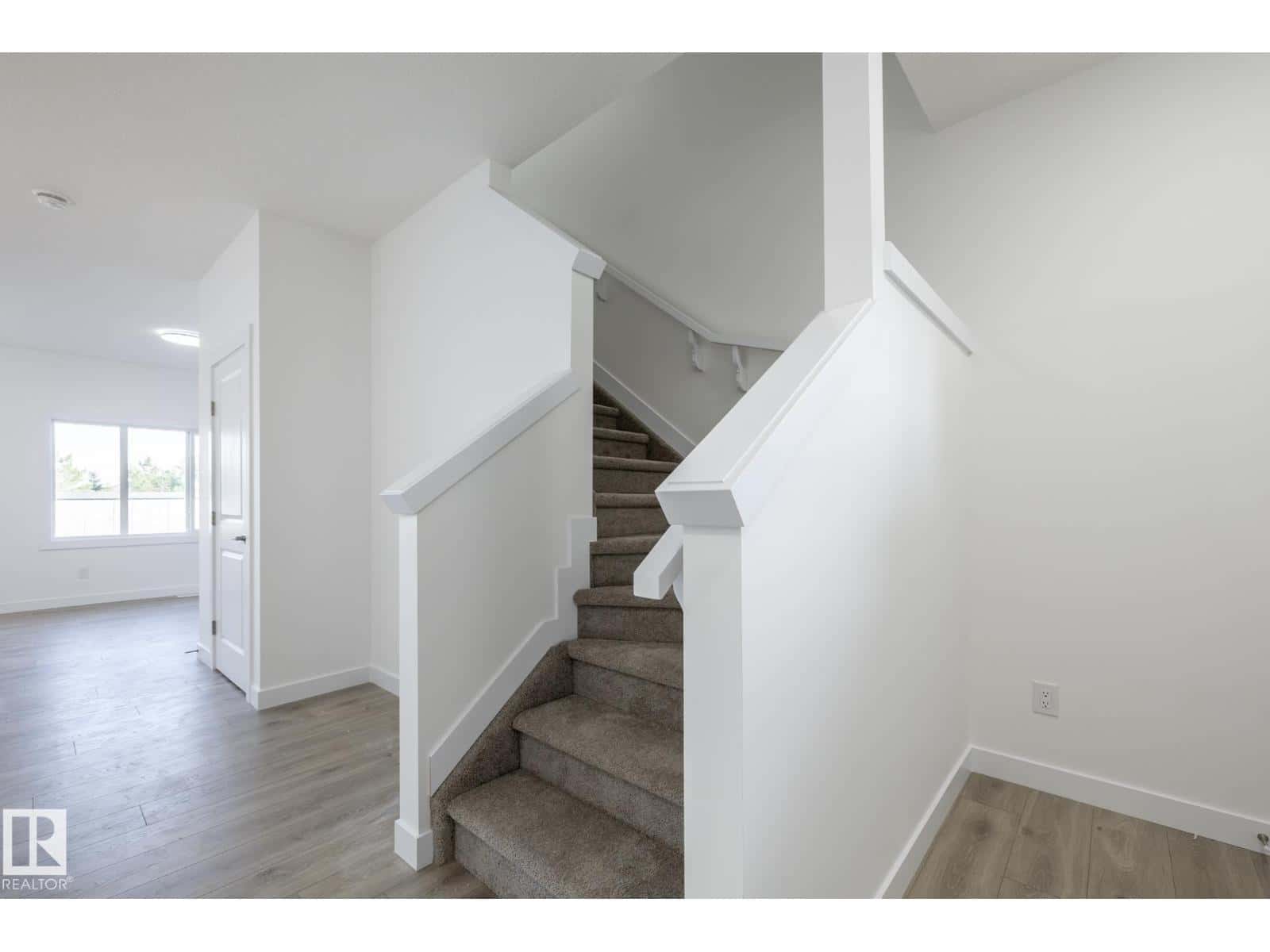 8639 97 AV — Morinville, Alberta - Photo 5 of 26