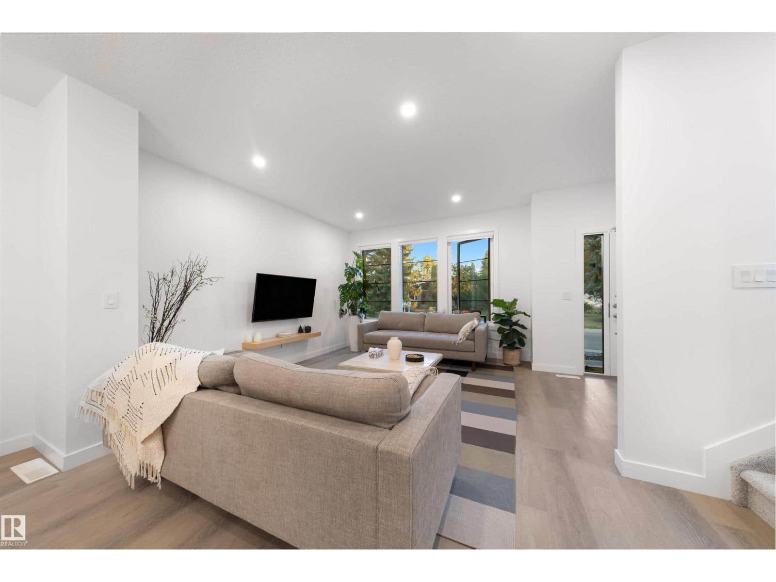 11204 & 11206 55 AV NW - Photo 4 of 30, Edmonton, Alberta