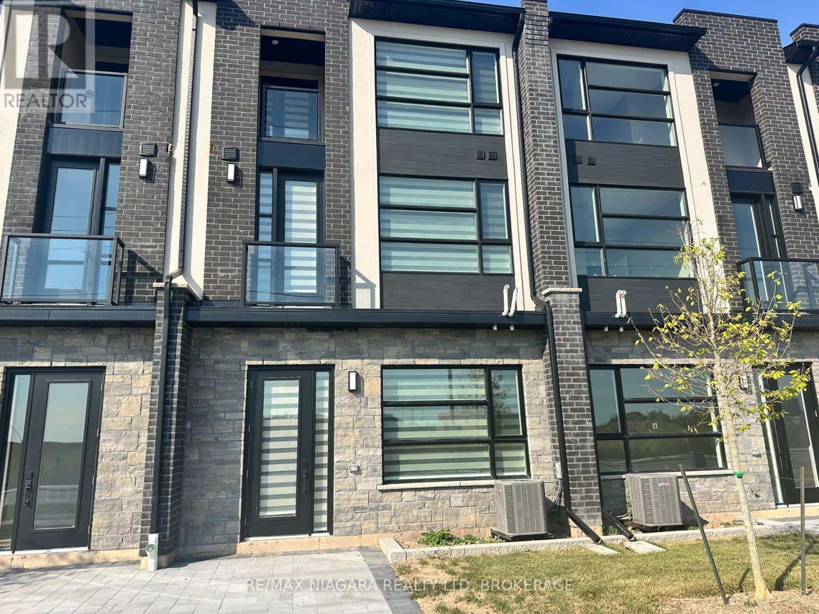 Welland (Lincoln/Crowland), Ontario — Welland (Lincoln/Crowland), Ontario - Photo 2 of 16