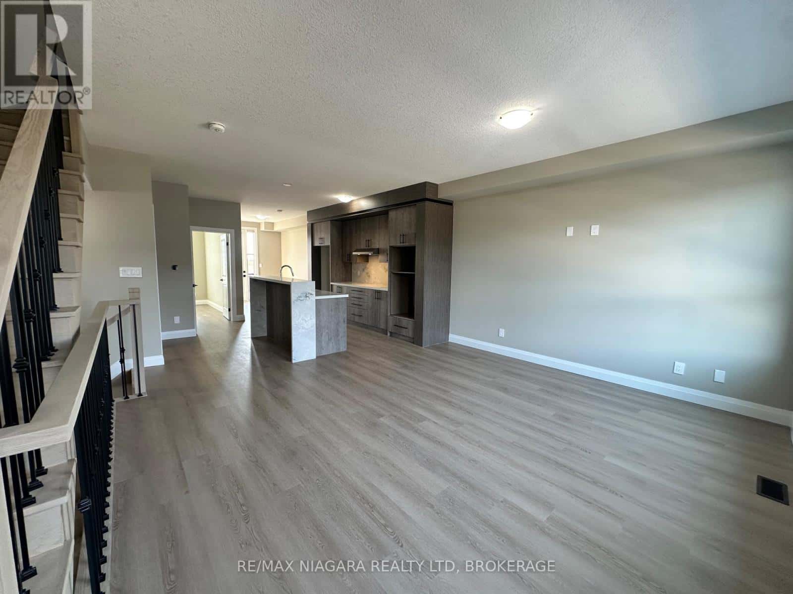 Welland (Lincoln/Crowland), Ontario — Welland (Lincoln/Crowland), Ontario - Photo 4 of 16