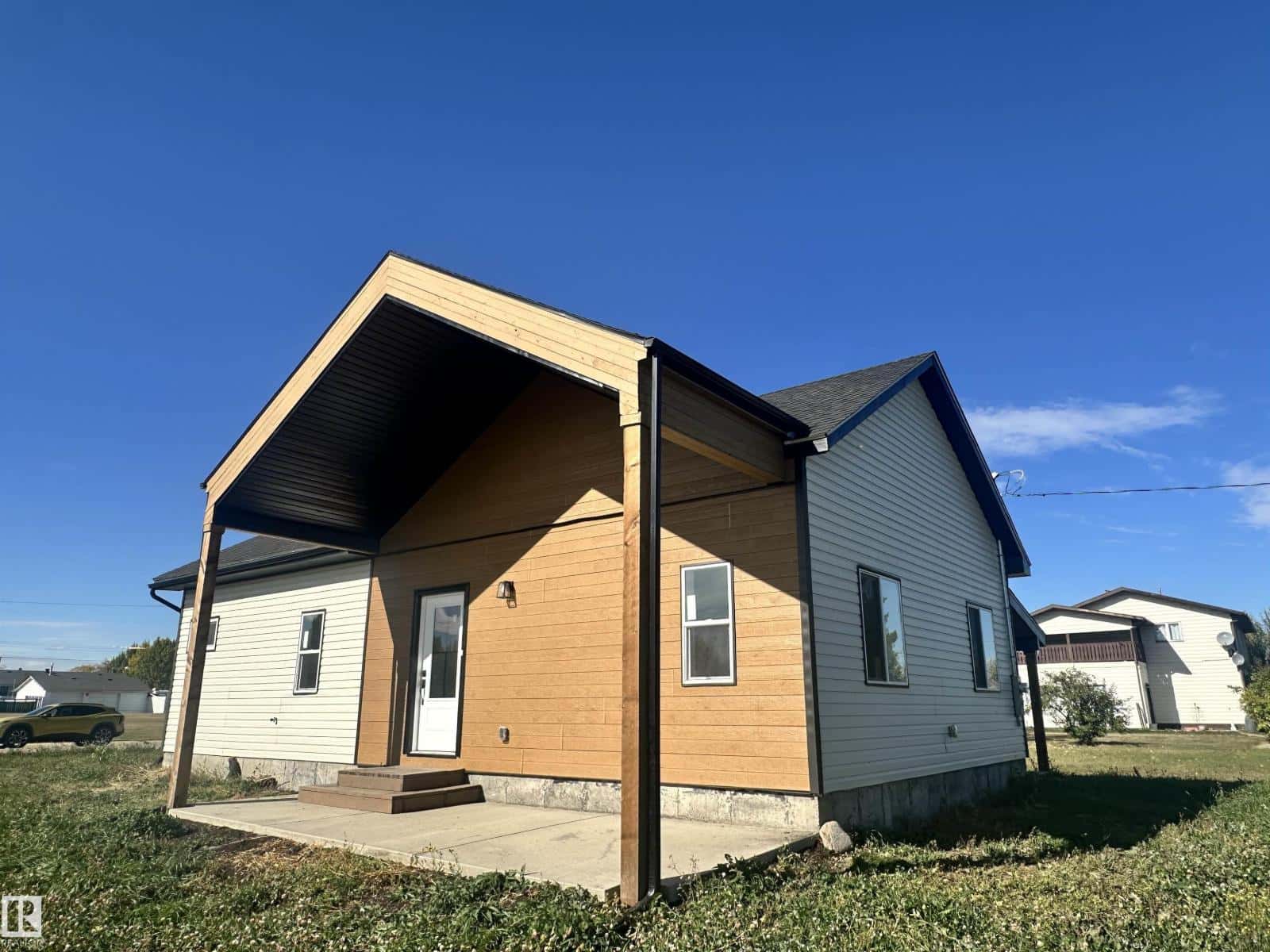 4743 47 ST — Clyde, Alberta - Photo 5 of 34